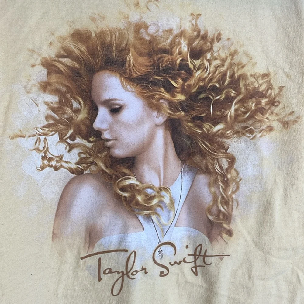 Taylor Swift Yellow Fearless Tour T-shirt on Anvil Tag Size Medium - Picture 2 of 5